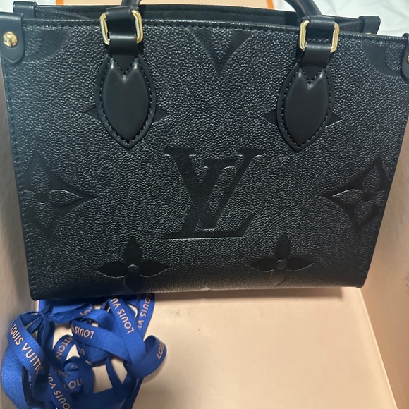 Louis Vuitton black leather on the go pm - Picture 1 of 14